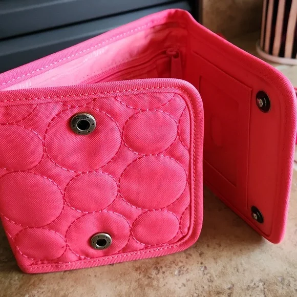 Thirty-One Vibrant Pink Quilted Crossbody Bag - Picture 7 of 12